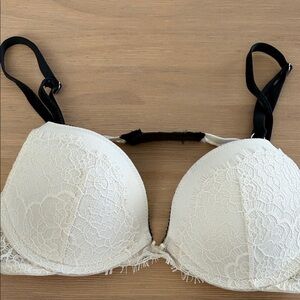 Women's Lace Push-Up Bra - Cream with Black Straps
